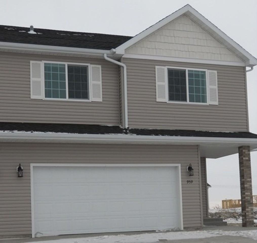 959 30th Ave W - Photo 4 of 16