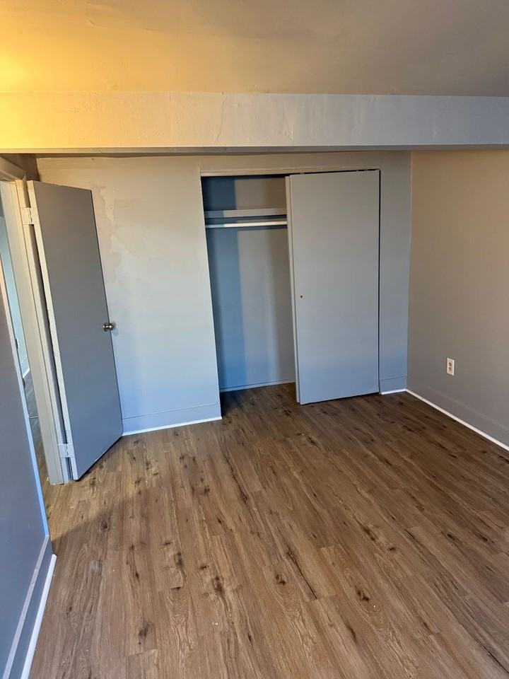 109 1/2 S Jackson St - Photo 4 of 8