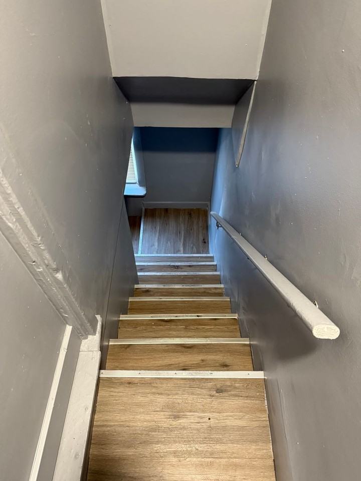 109 1/2 S Jackson St - Photo 5 of 8