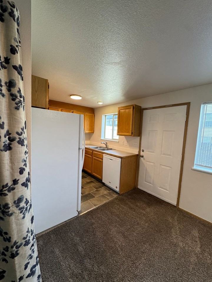 2007 Southwest Timber Avenue #9 - Photo 3 of 11