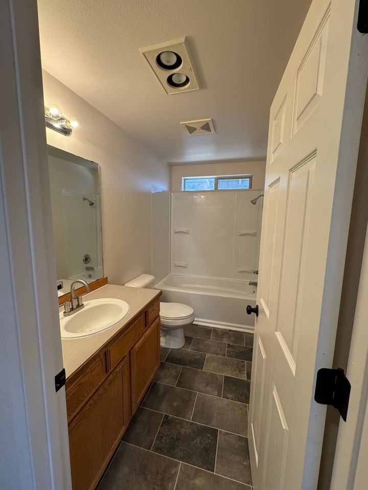 2007 Southwest Timber Avenue #9 - Photo 7 of 11