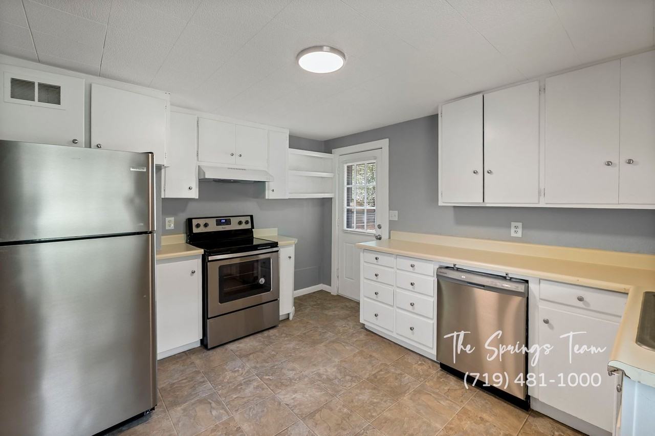 546 1/2 W Saint Vrain St - Photo 7 of 20