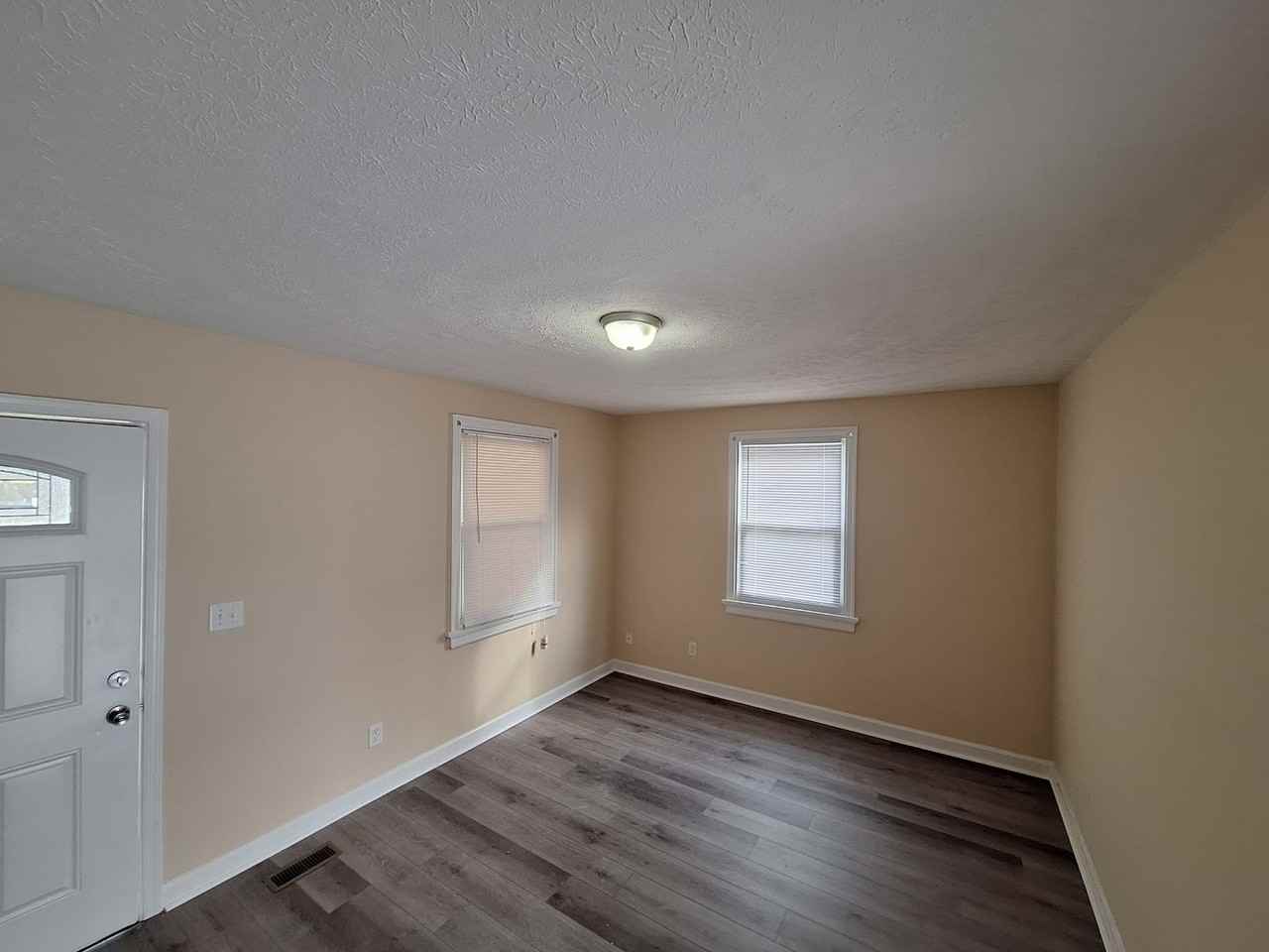 652 Ellen Road - Photo 3 of 16