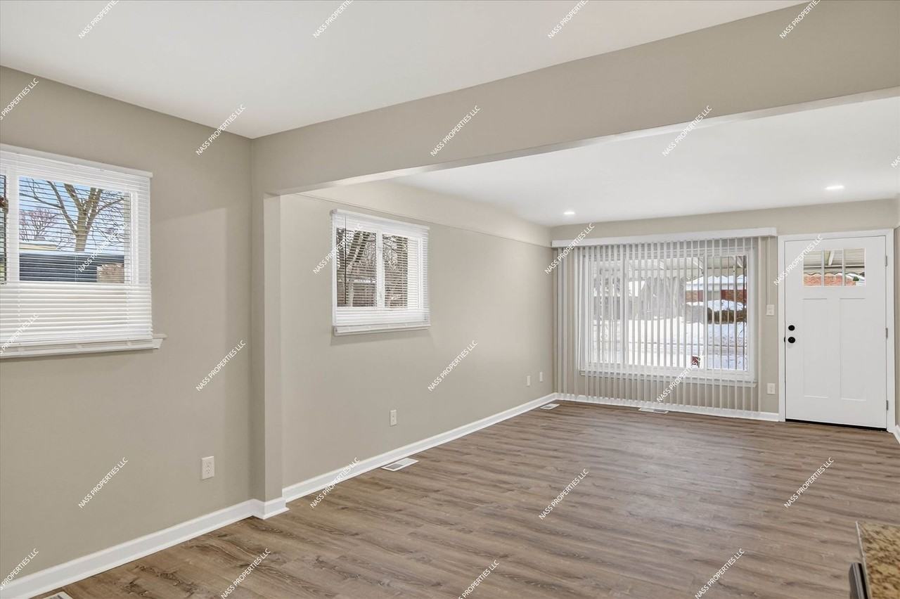 28555 Stuart Avenue - Photo 3 of 28