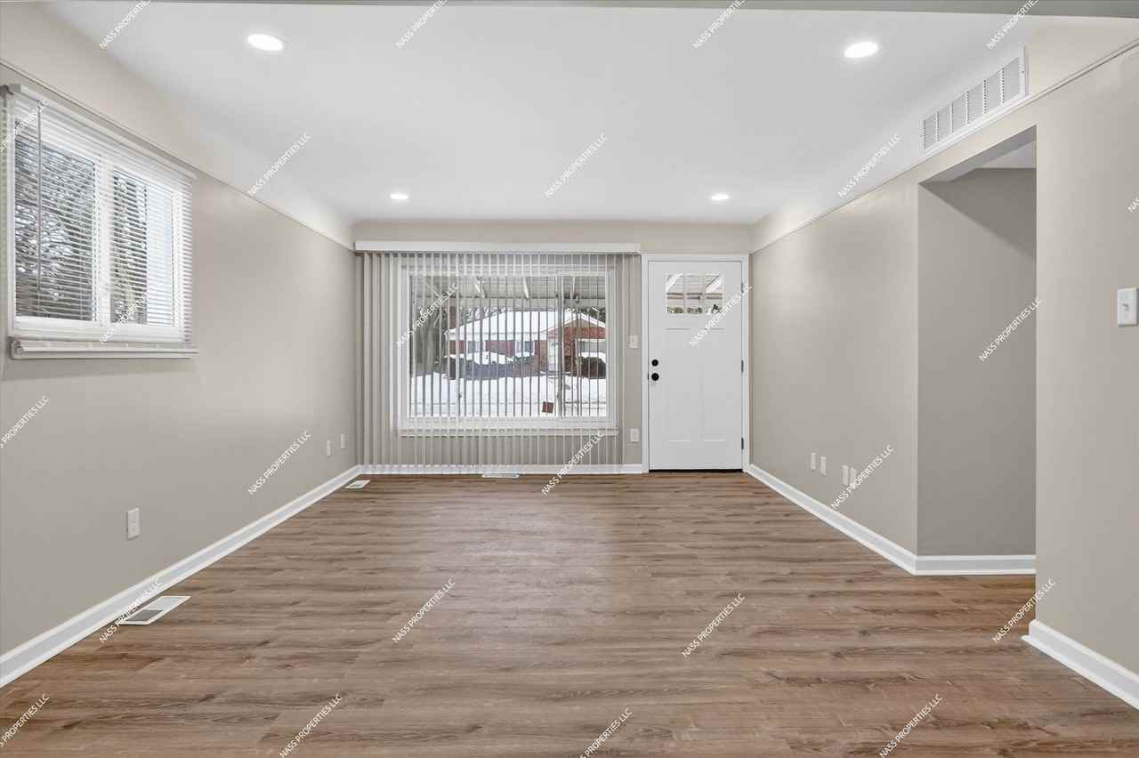 28555 Stuart Avenue - Photo 4 of 28