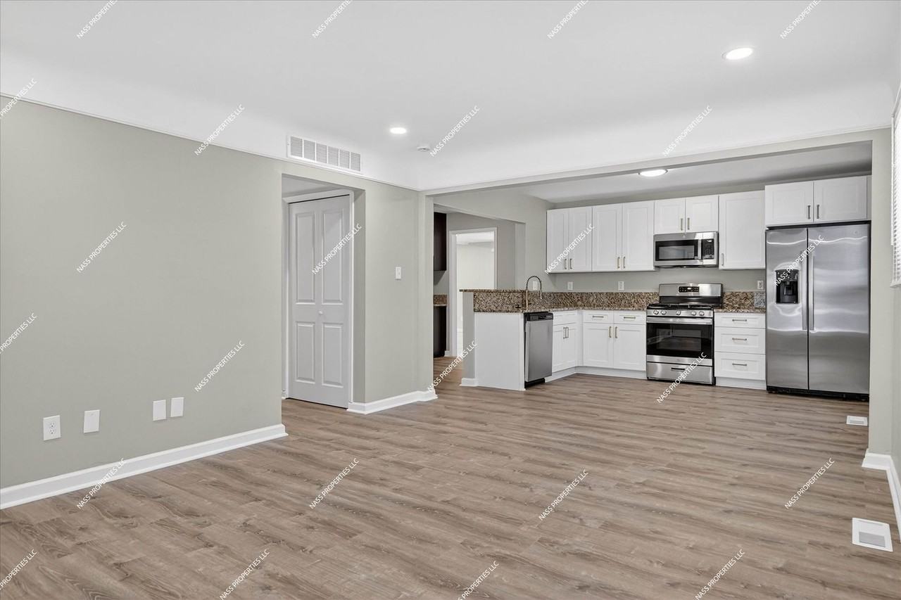 28555 Stuart Avenue - Photo 5 of 28