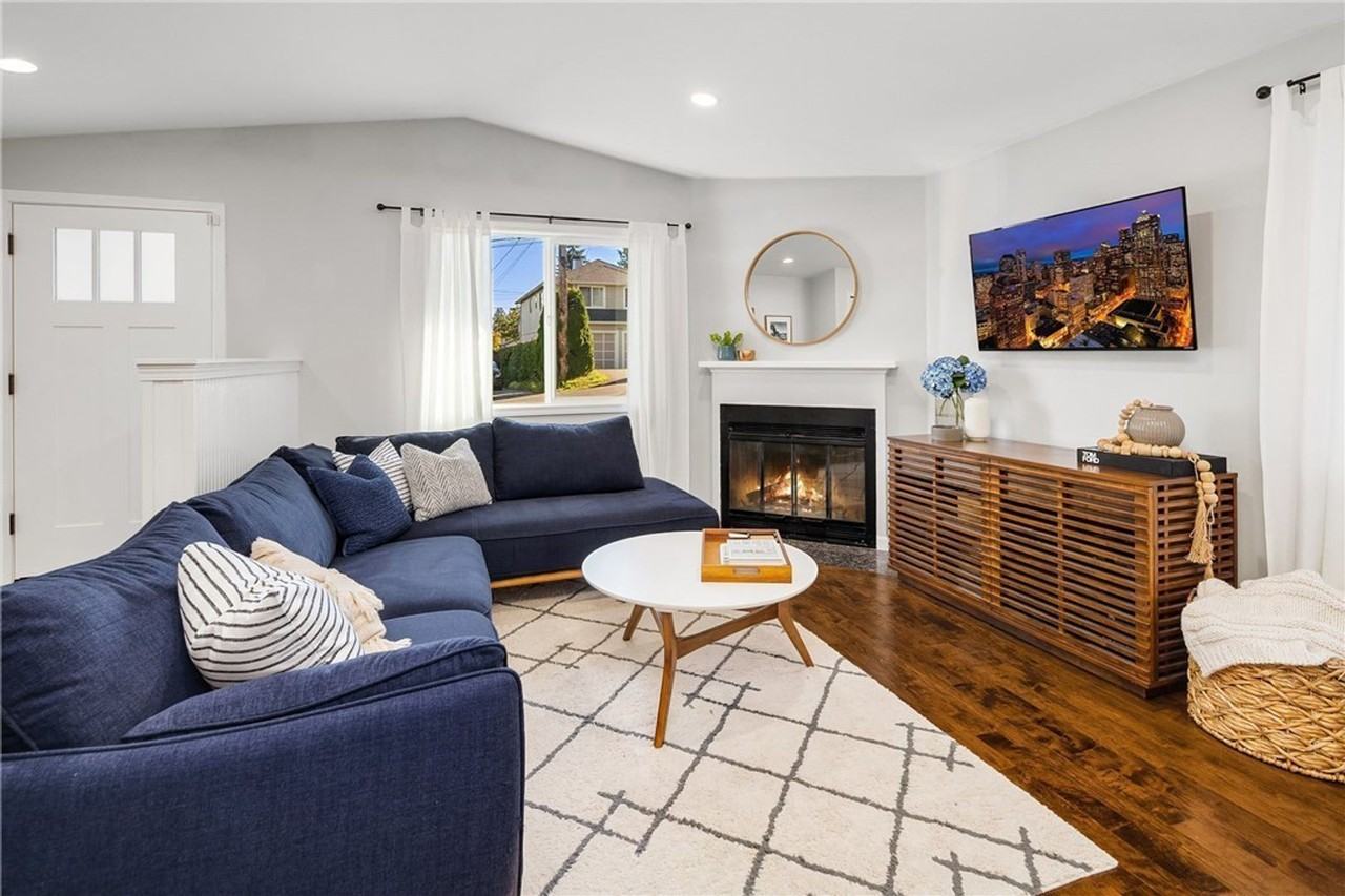 910 North 101st Street - Photo 5 of 26