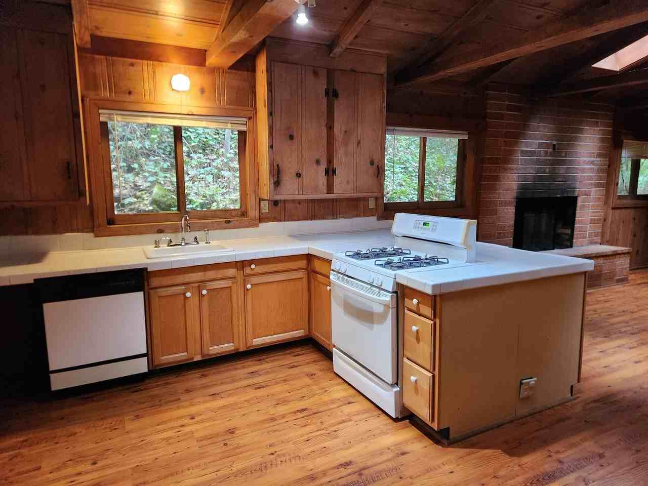 11075 Dell Avenue - Photo 6 of 19