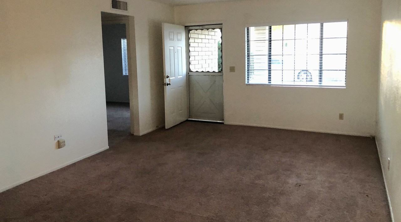 4036 Shadow Crest Drive - Photo 3 of 17