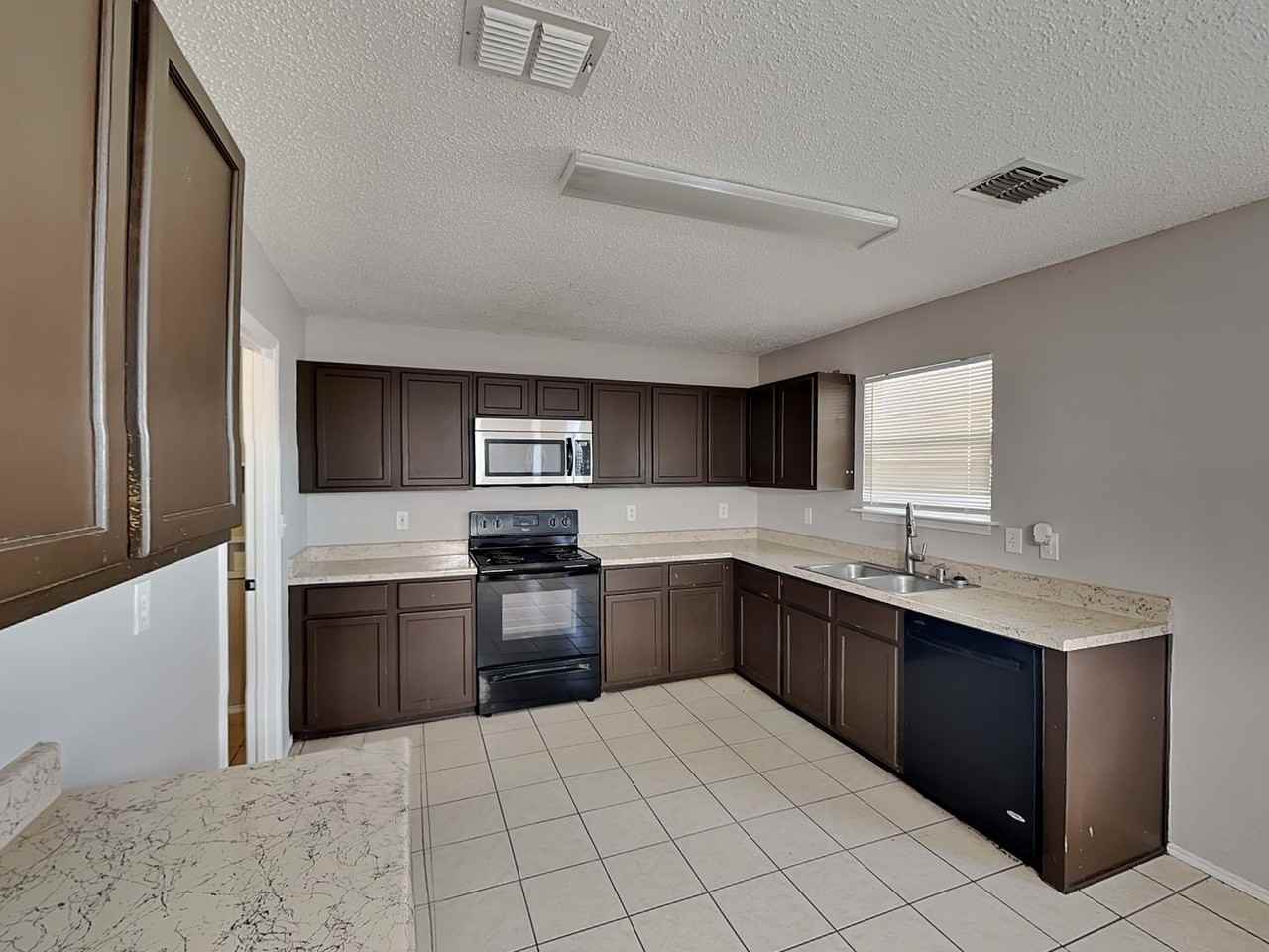 8745 Fox Meadow Way - Photo 6 of 23