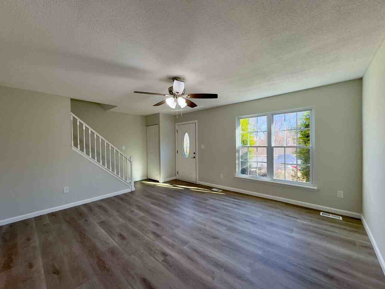 18 Woodcove Ct - Photo 4 of 25