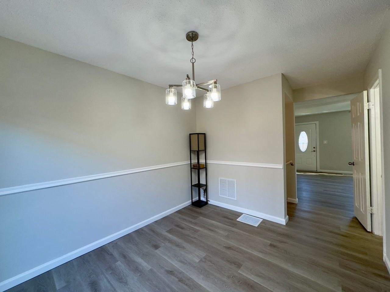 18 Woodcove Ct - Photo 6 of 25