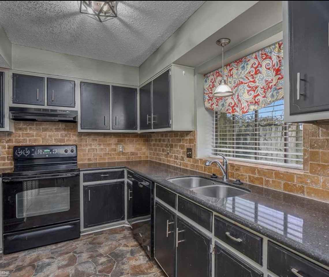 775 Highland Square Drive - Photo 5 of 14