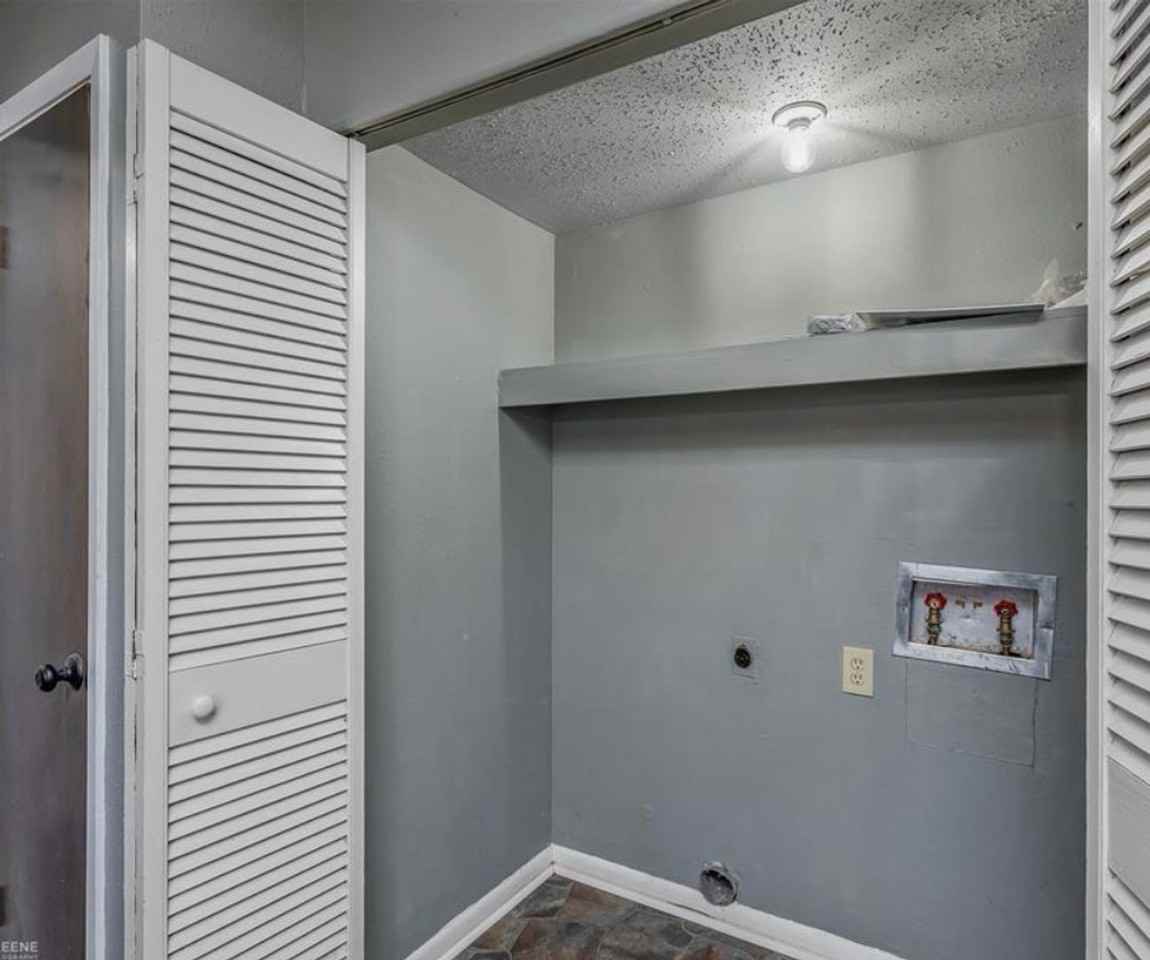 775 Highland Square Drive - Photo 7 of 14