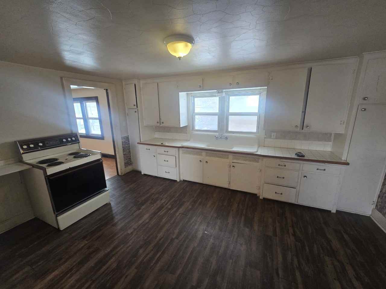 921 North Maple Avenue - Photo 3 of 13