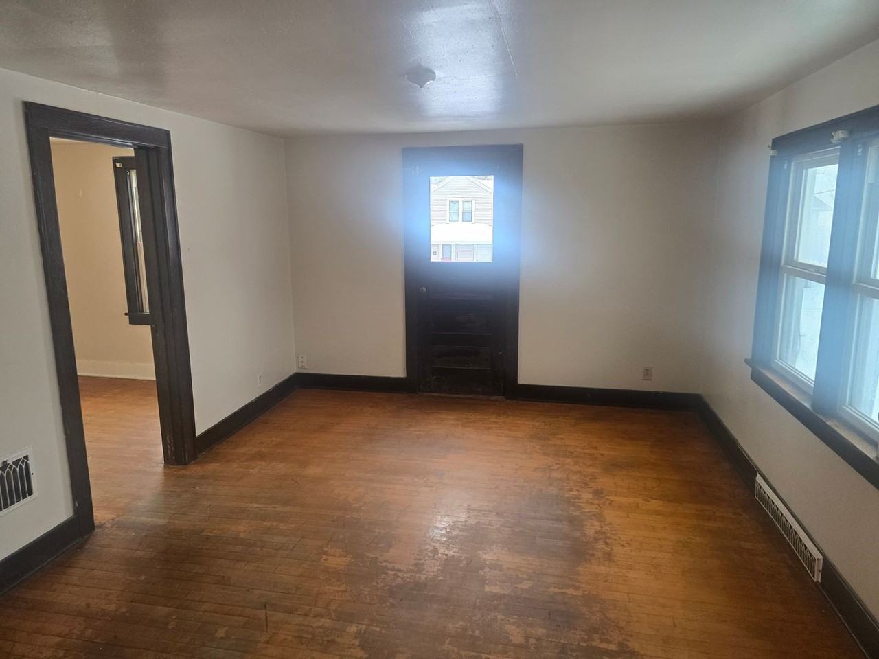 921 North Maple Avenue - Photo 6 of 13