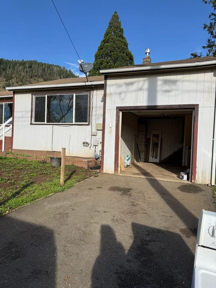 637 Northeast Christian Street - Photo 2 of 9