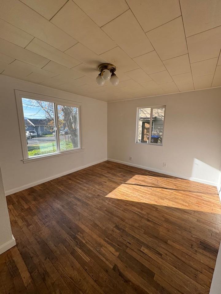 637 Northeast Christian Street - Photo 3 of 9