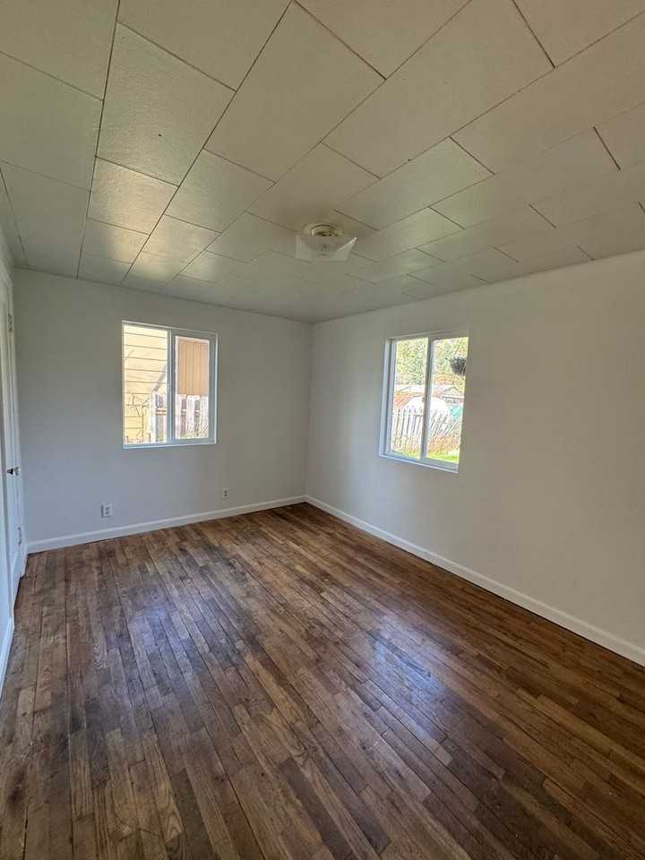 637 Northeast Christian Street - Photo 4 of 9