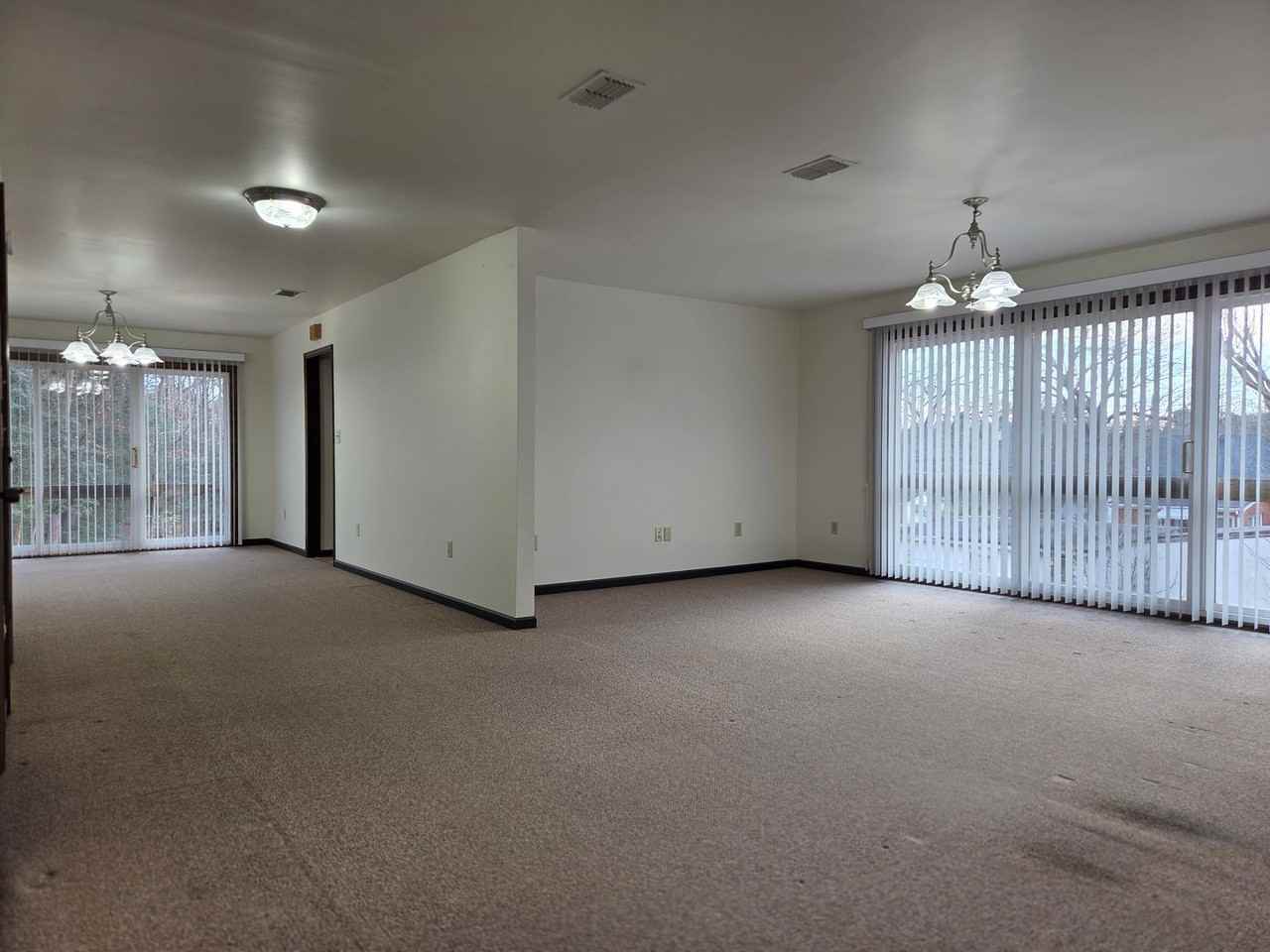 10526 Buena Vista Boulevard - Photo 3 of 26