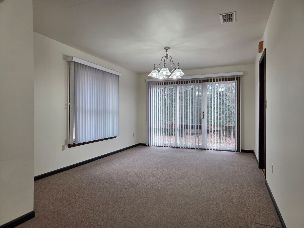 10526 Buena Vista Boulevard - Photo 4 of 26