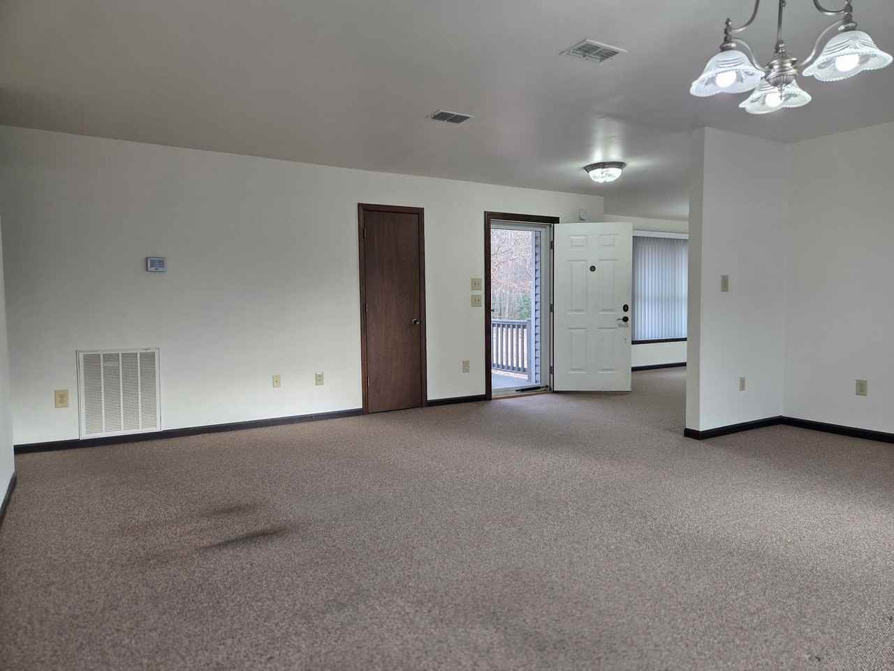 10526 Buena Vista Boulevard - Photo 6 of 26