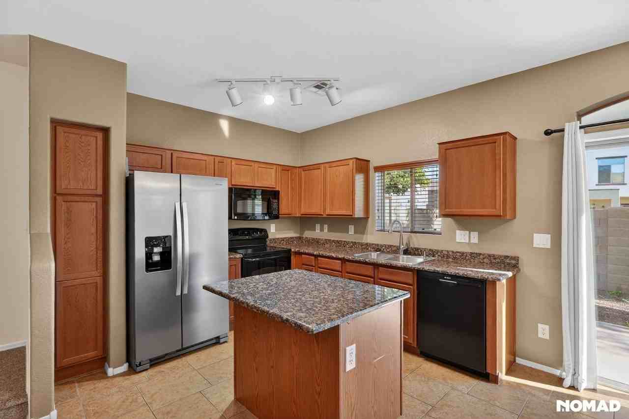 2725 E Mine Creek Rd - Photo 3 of 23