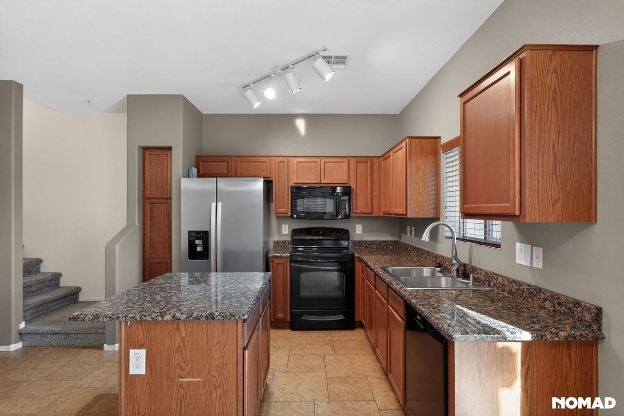 2725 E Mine Creek Rd - Photo 2 of 23