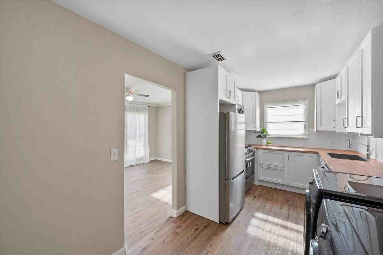 4036 Valentine Street - Photo 7 of 12