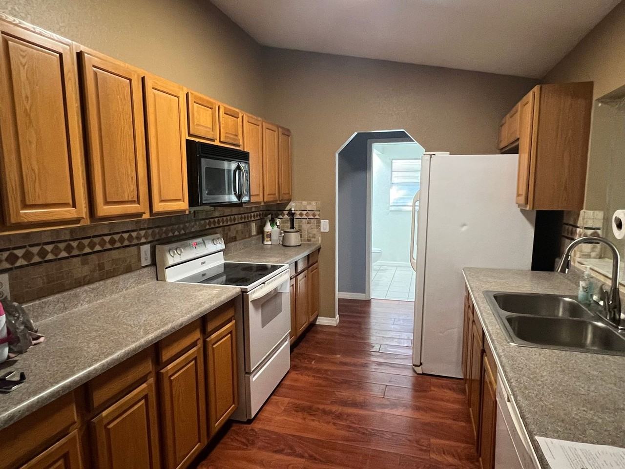 21499 Webbwood Avenue - Photo 4 of 18