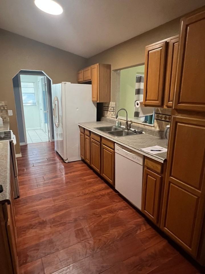 21499 Webbwood Avenue - Photo 5 of 18