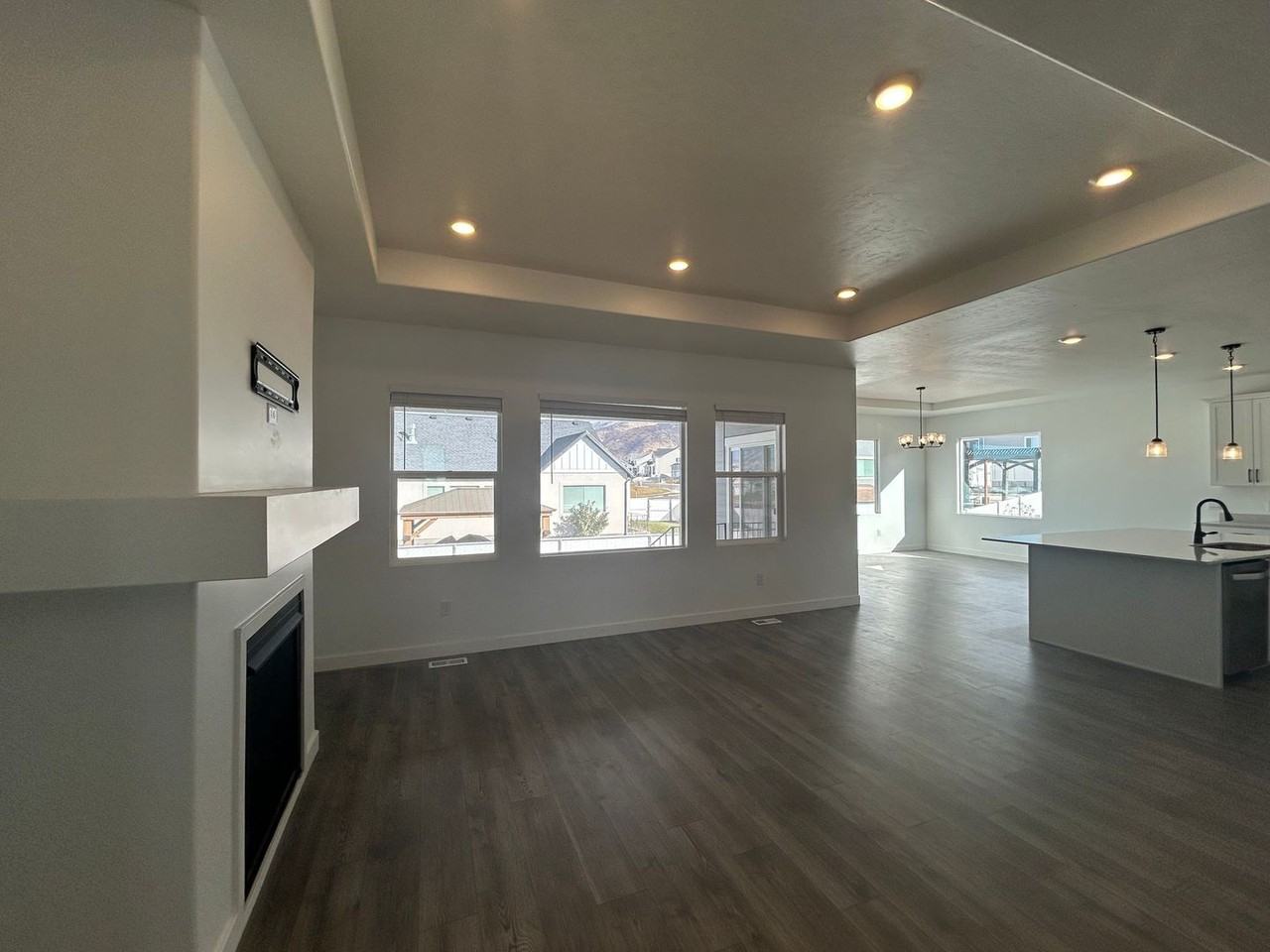 284 W Saddlebrook Dr - Photo 4 of 21