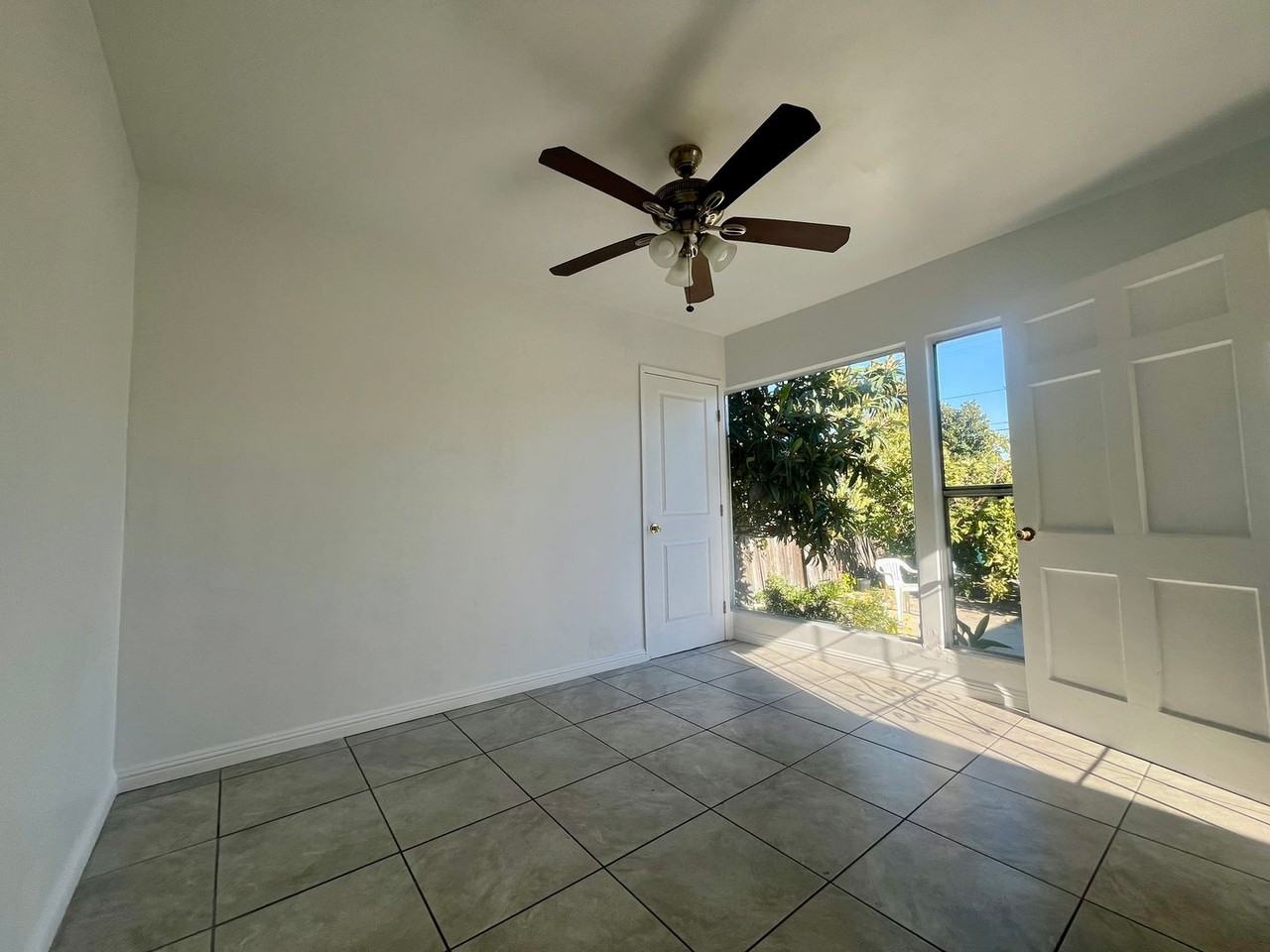 10523 South Mansel Avenue - Photo 2 of 14