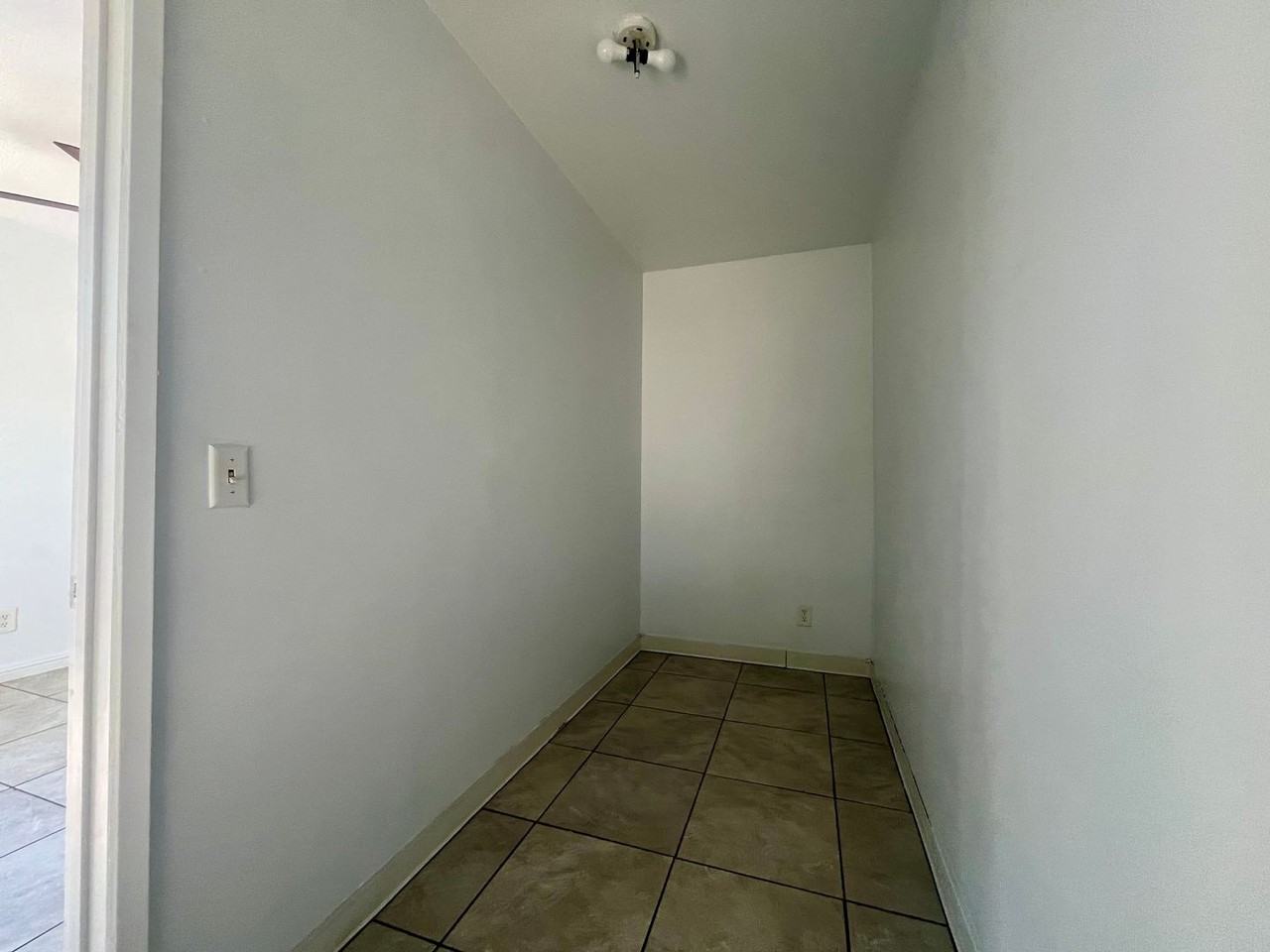 10523 South Mansel Avenue - Photo 7 of 14