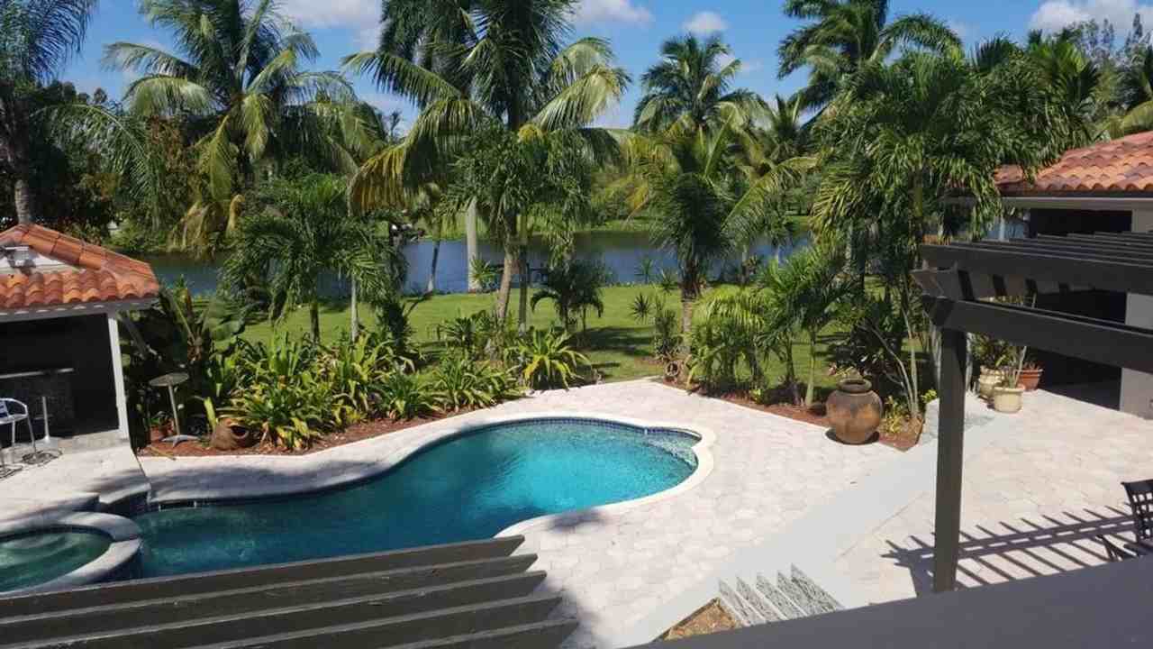 11081 Southwest 30th Court - Photo 5 of 27