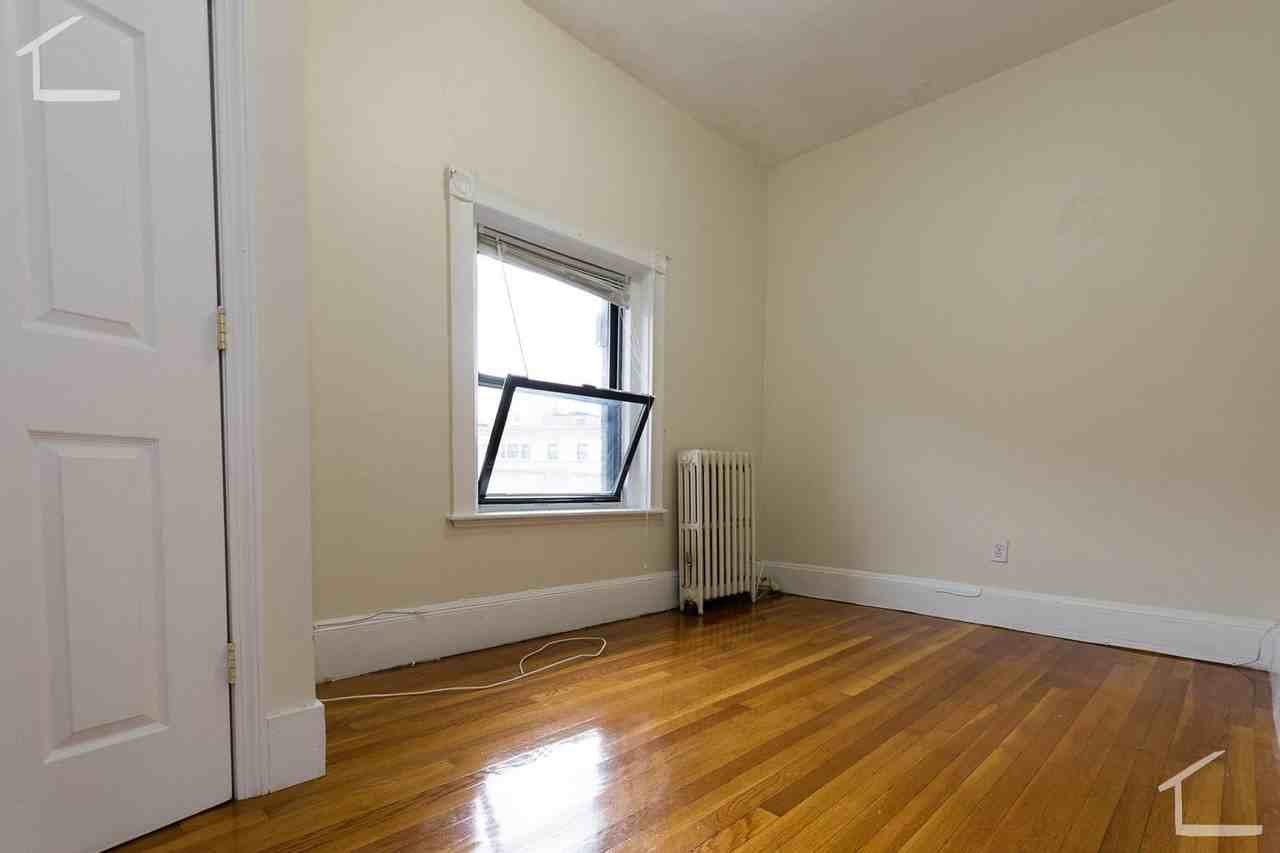 40 Bay State Road - Photo 3 of 6