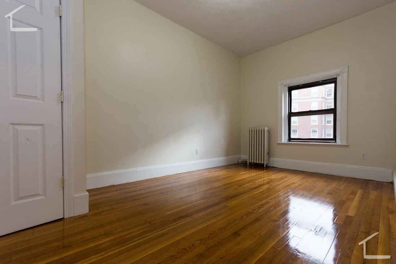 40 Bay State Road - Photo 4 of 6