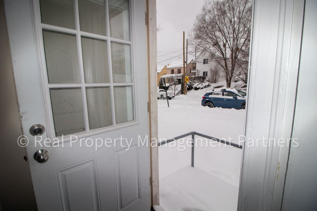 901 Baraga Street Northeast - Photo 6 of 23