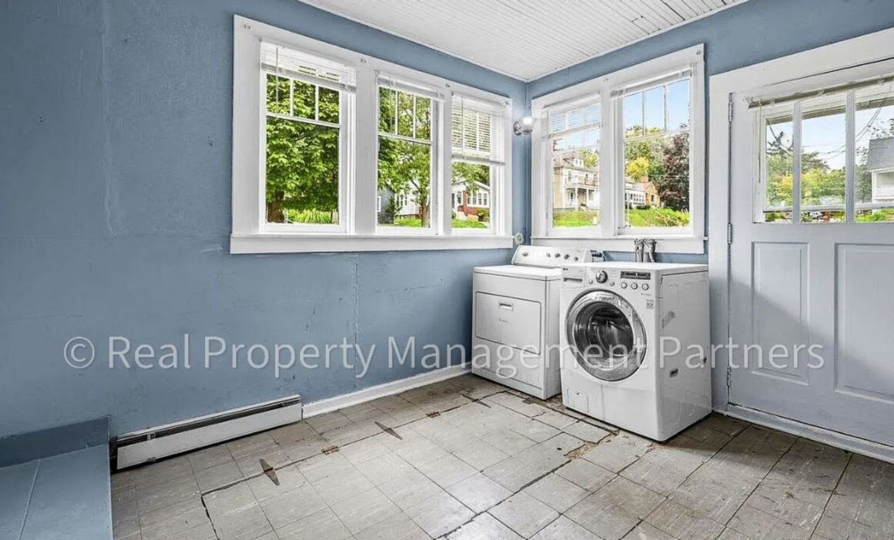 901 Baraga Street Northeast - Photo 7 of 23