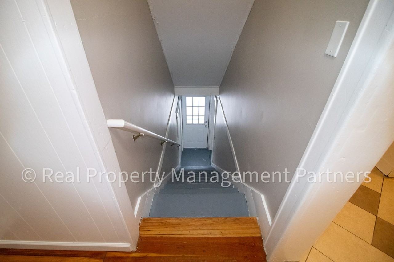 901 Baraga St Ne - Photo 5 of 29