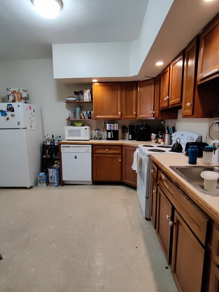 1236 Beacon St - Photo 2 of 9