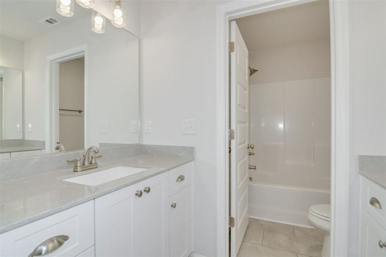 5121 Huntley Trl - Photo 4 of 40