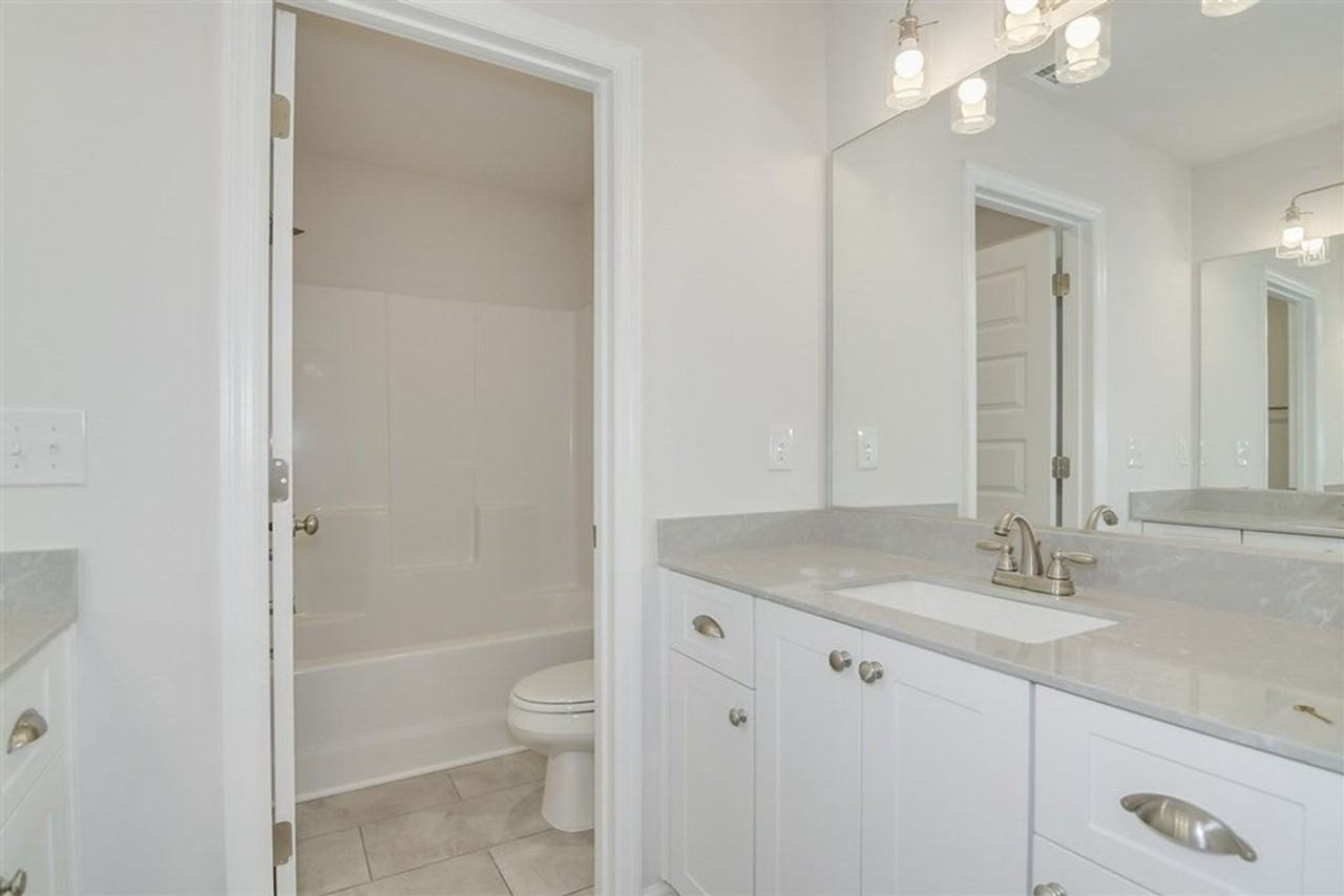 5121 Huntley Trl - Photo 6 of 40