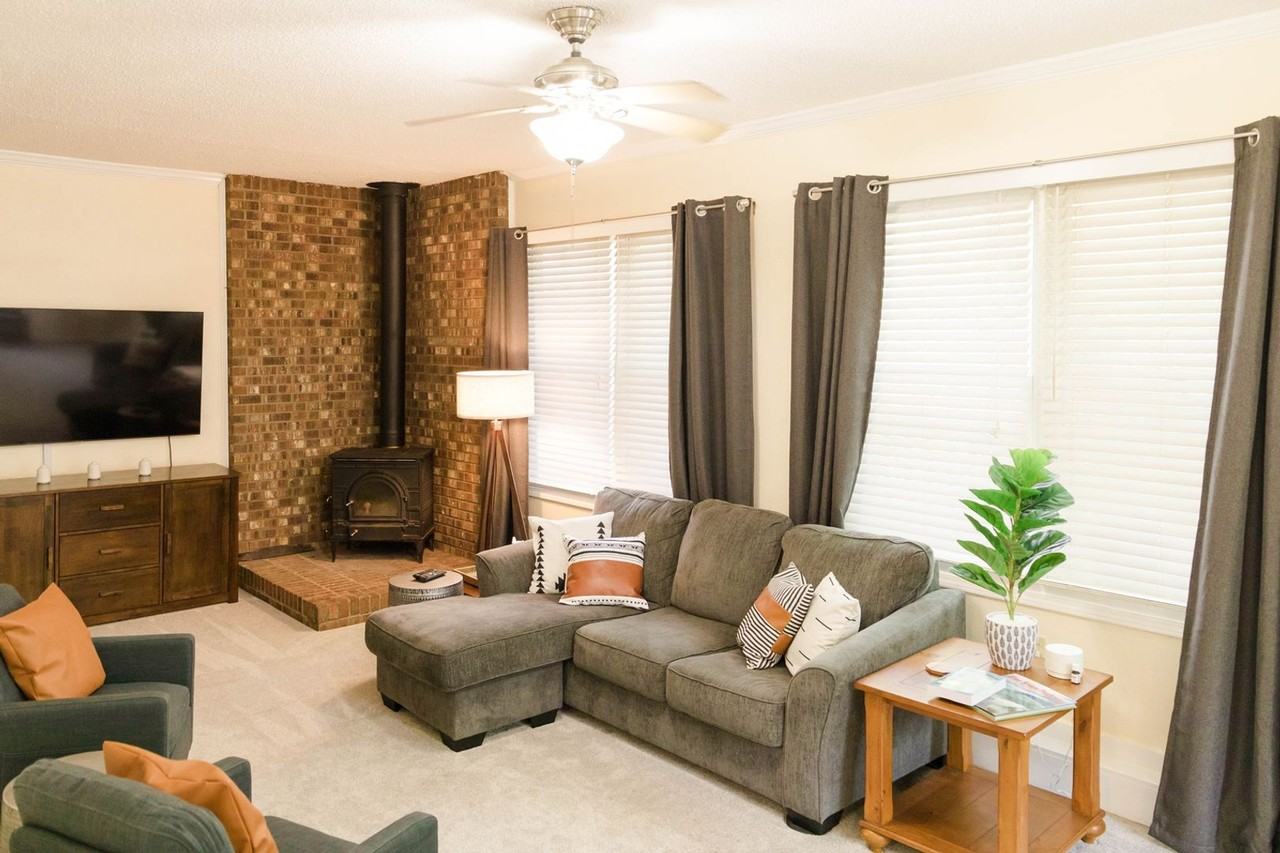 39 Southwicke Drive - Photo 2 of 34