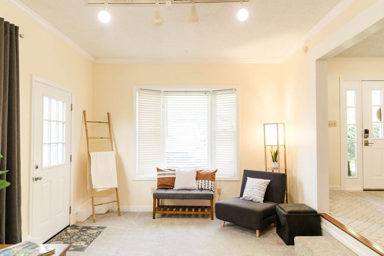 39 Southwicke Drive - Photo 3 of 34