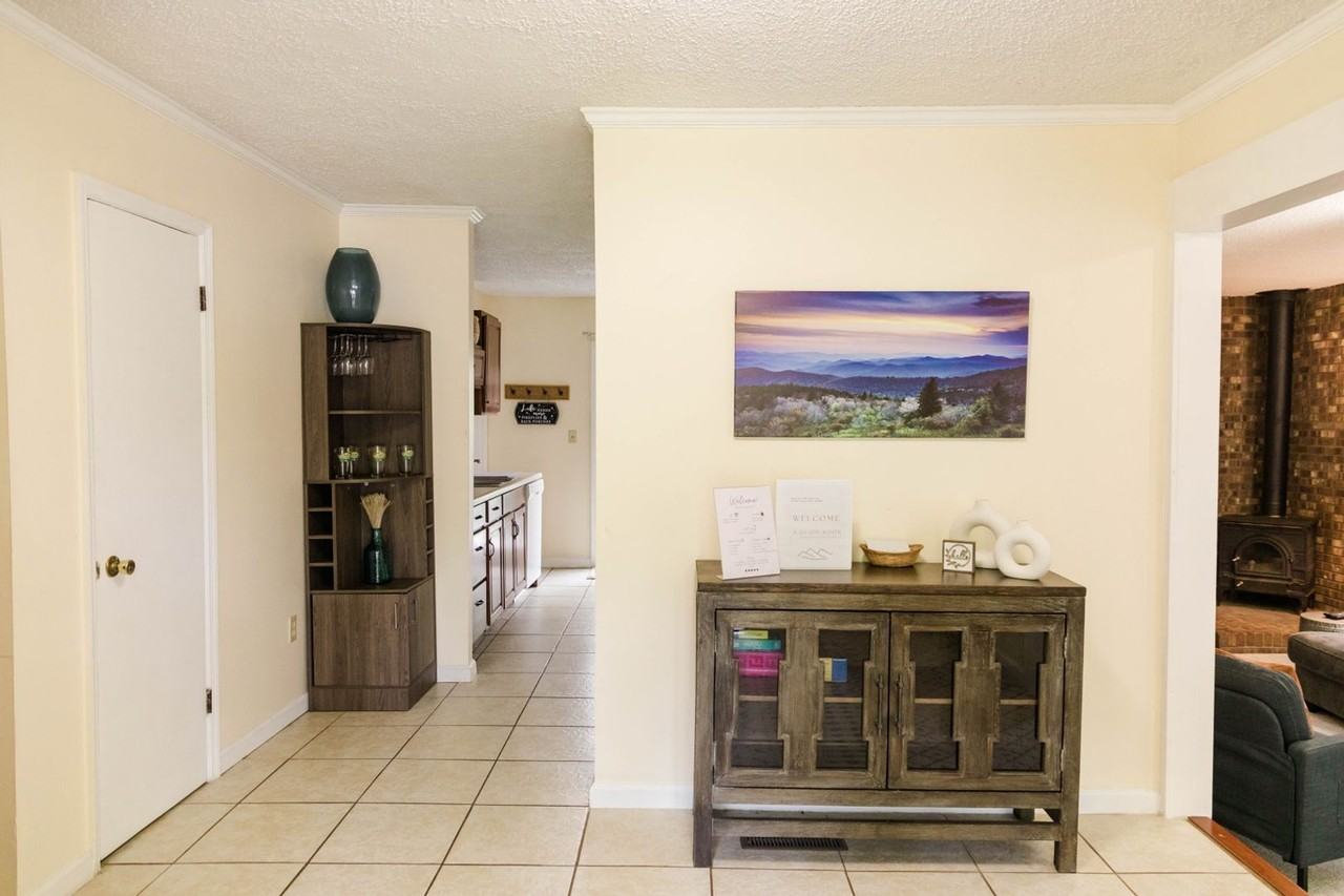 39 Southwicke Drive - Photo 4 of 34