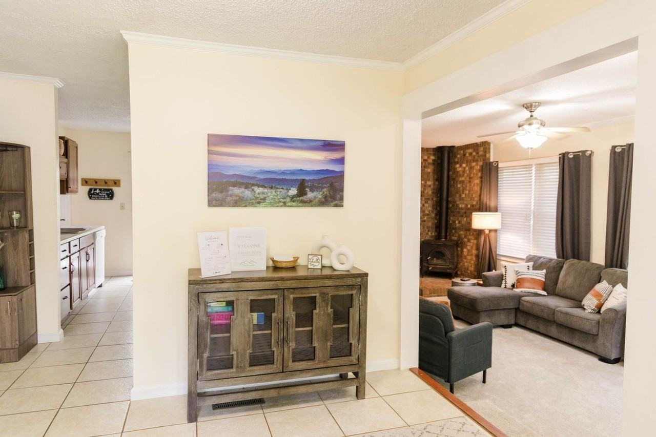 39 Southwicke Drive - Photo 5 of 34