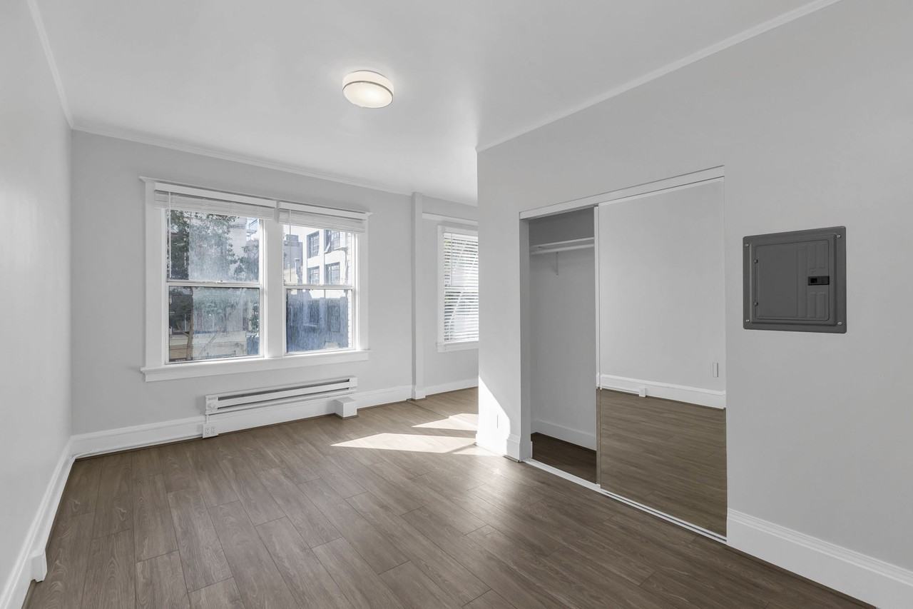 1030 Larkin - Photo 2 of 12