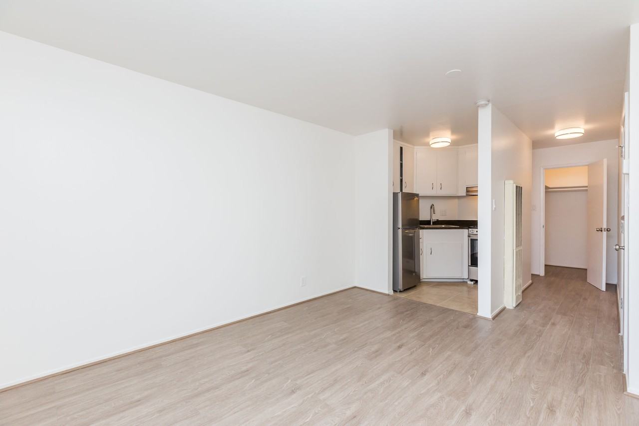 429 Bellevue - Photo 4 of 19