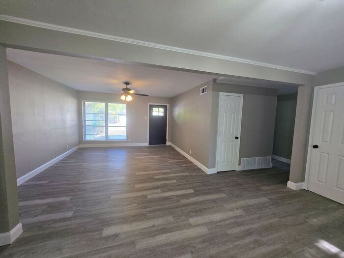 1706 Hunt Street - Photo 3 of 19